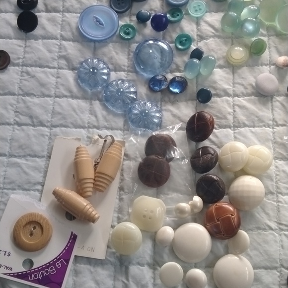 Vintage Buttons - Picture 9 of 14